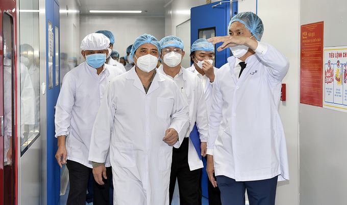 Thủ tướng: Phải tăng tốc sản xuất vaccine Covid-19 trong nước