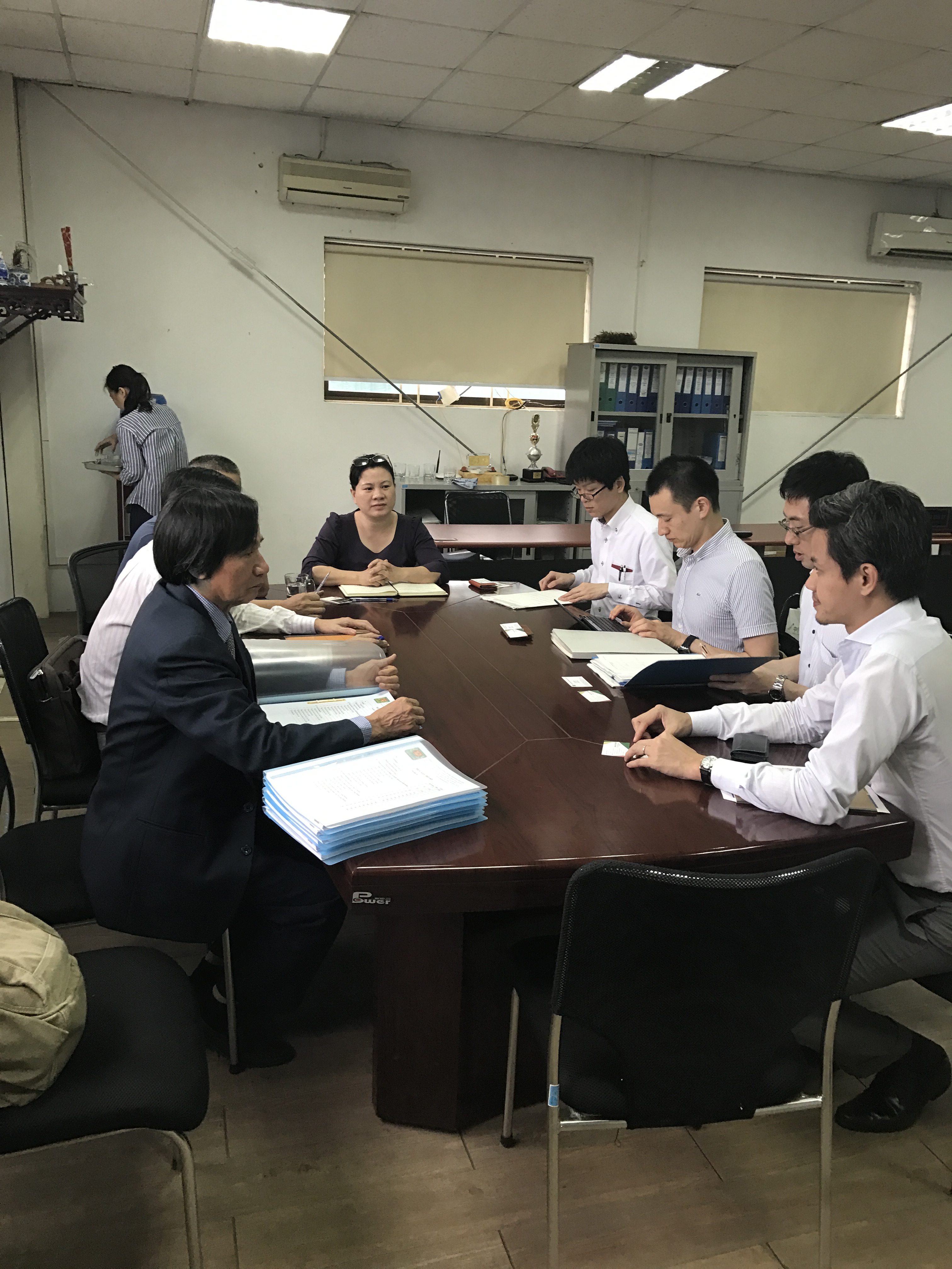 The General Director works with the Japanese partner at the factory.